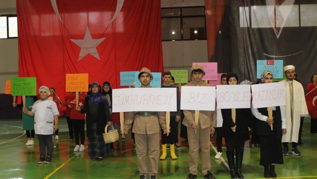 İlçe Milli Eğitim Müdürümüz Özgür Devrim ÇELENK'in 29 Ekim Cumhuriyet Bayramı Kutlama Mesajı