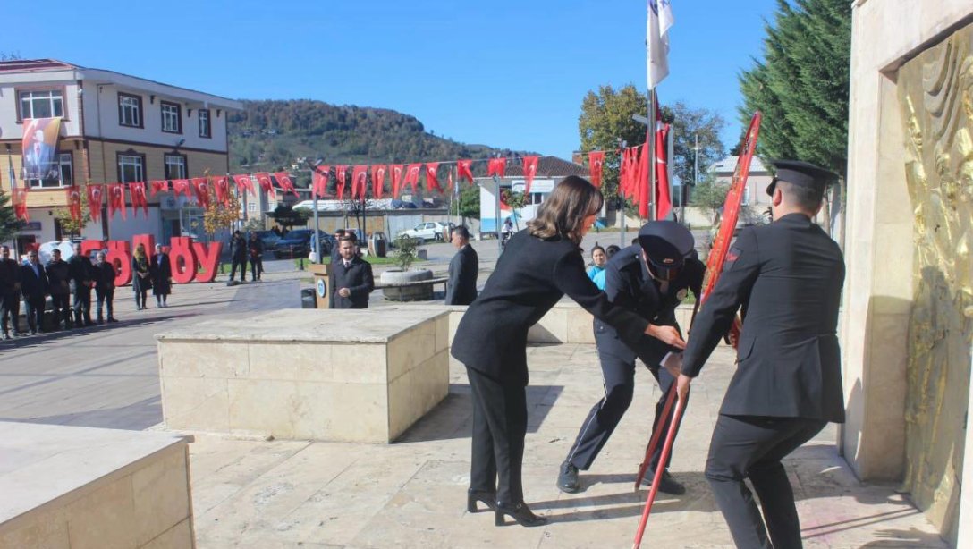 29 Ekim Cumhuriyetimiz'in 101. Yıldönümü Kutlamaları Kapsamında  Düzenlenen Çelenk Sunma Töreni 